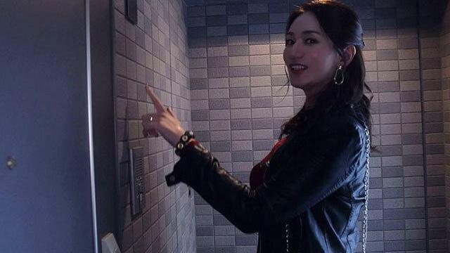 年下男を痴女るHカップ人妻の暴走…ほろ酔い爆乳誘惑で絶頂地獄に飲み込む禁断訪問！