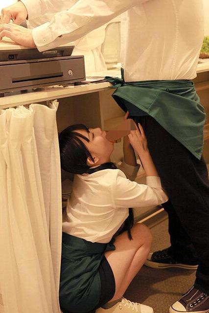 小悪魔カフェ娘のあざと誘惑…店長を深夜残業で中出し不倫に引き込みラブいちゃ♡