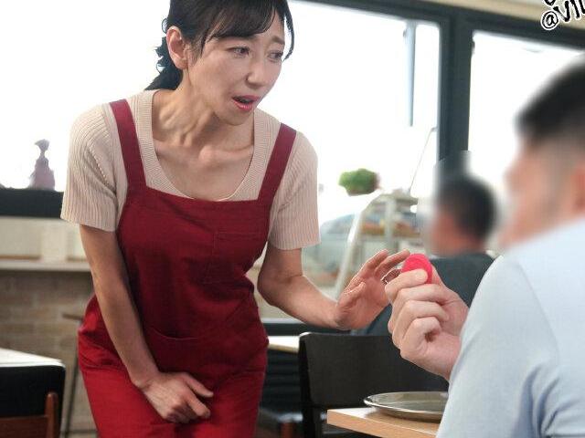 初セフレの刺激に溺れる人妻OL…カフェ店員の絶倫チンポでイキまくり中出し3Pの背徳アクメ♡