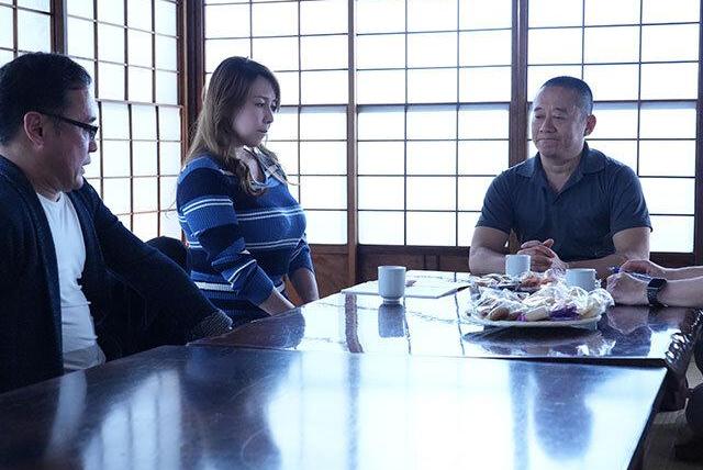 町内会の厳格規則違反で罰則輪姦される巨乳妻…男たちの欲情ごみ漁り凌辱で中出し肉便器に堕ちる絶望！