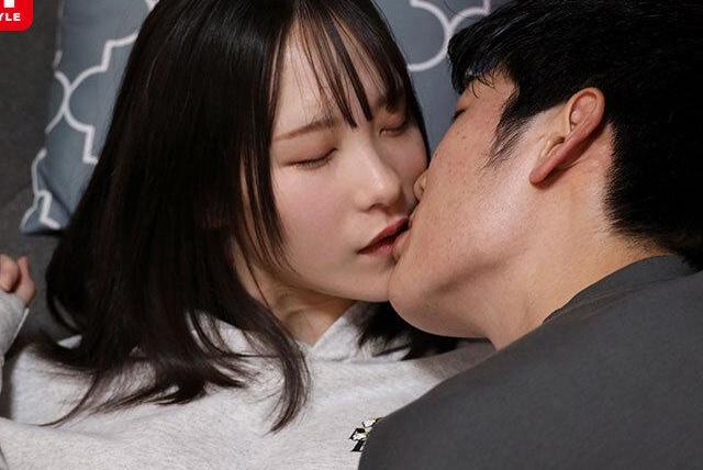 純粋彼女がヤリサー男達に雑に寝取られ…乱交中出しでピースする禁断の裏切り映像！