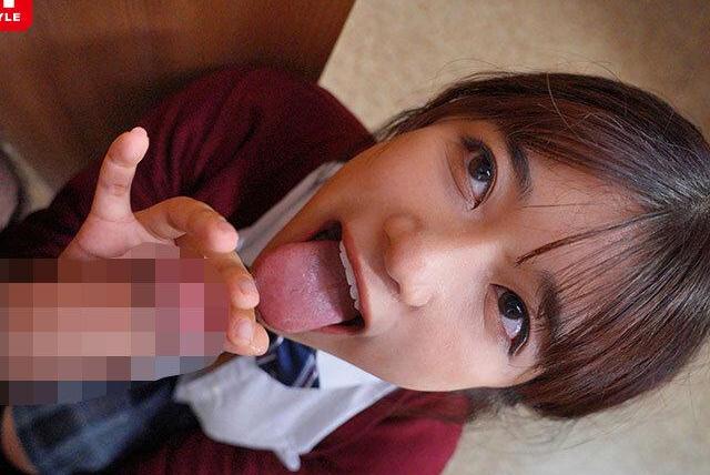 満員電車で痴漢された笑顔少女の秘密…おじさんのテクに虜になり自ら求める禁断の関係♡