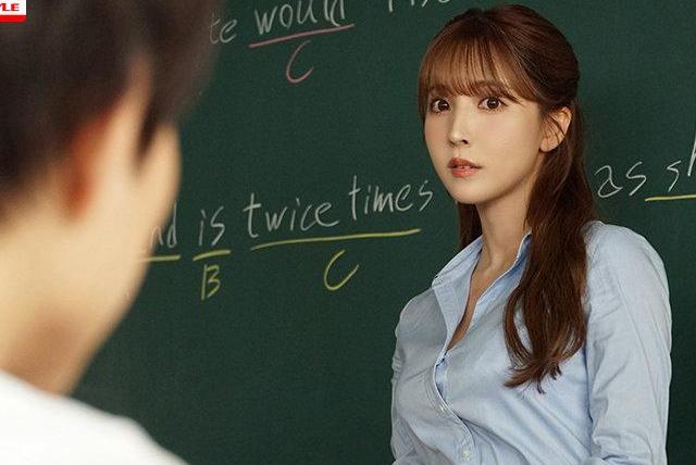 教師としてあるまじき純愛の禁断性交…教え子に甘い言葉と豊満ボディで惑わされ何度も中出し♡